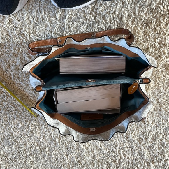 Perfect condition white leather purse - Picture 4 of 7